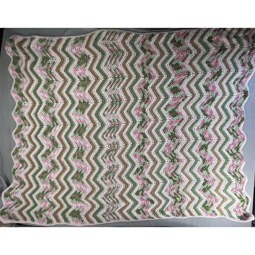 Handmade‎ Crochet Baby Blanket Chevron Pattern Pink and Green 45.5